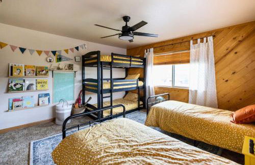 Whispering Hollow Lodge on Greer Main St! - Foto 26