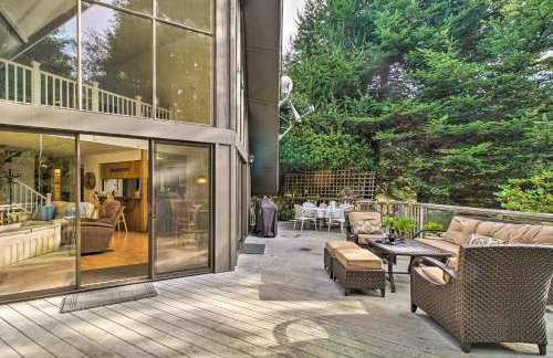 Spacious Redwood Retreat with Hidden Hot Tub - Foto 25