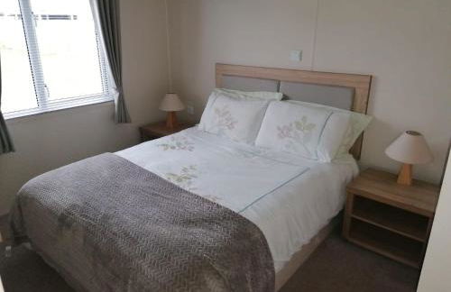 3-Bed Lodge with SeaView-Fireplace-Garden-FreeP - Photo 12