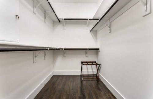 Cozy 3BR Luxury Townhome Near Uptown Skyline WFH Friendly - Foto 8