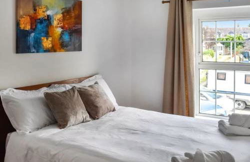 The Hideaway - Spacious 3 Bedroom Apartment - Photo 18