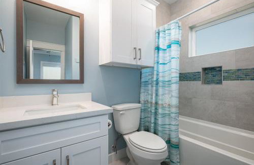 Luxury Beachfront l Sleeps 20, Hot Tub, Pool & Game Room Fun! - Foto 51