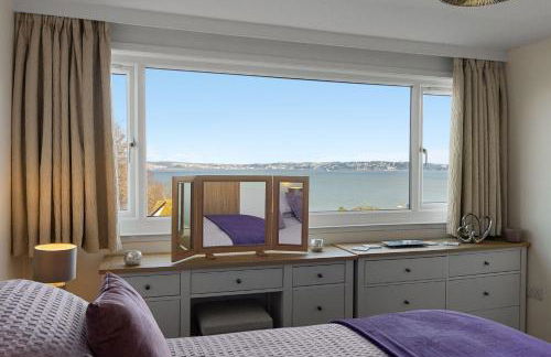 Baywatch Sea View Retreat - Photo 23