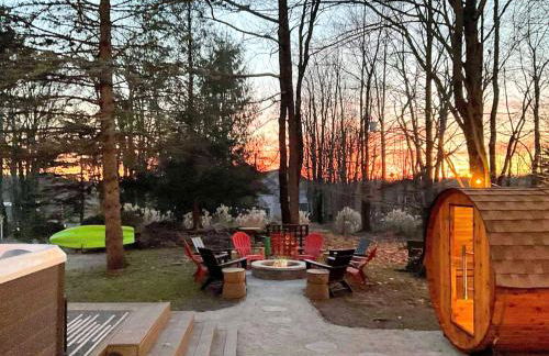 Family Pocono Gem by the lake with private sauna, hot tub, and huge game room - Foto 60