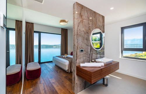 Luxury Villa Novita with Pool - Photo 47