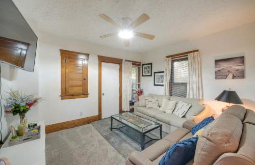 Central Akron Stay! Large Victorian Home with Yard - Foto 3