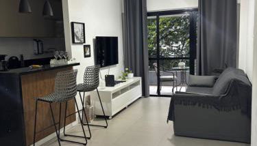 Apt perto da praia c vaga e arrumadeira e janelas anti ruídos - Foto 5