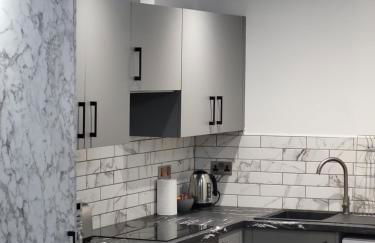 Modern Serviced Studio - Affordable Luxury with Free WIFI Free Parking Flat Screen Smart TV - Foto 19