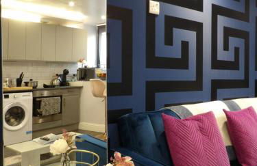 City Convenience, Calm Comfort-- A Stylish One-Bedroom Retreat Just 3 Stops from the Heart of the City - Foto 16