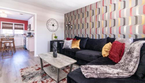 Rear deck w/ Soaking tub + Wi-Fi & Parking - Foto 1