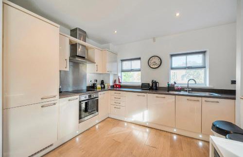 Walton Hidden Home with Free Parking - Pass the Keys - Foto 9