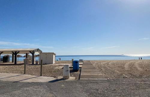 La Manga km 0, pisos estudios - planta baja - 100m de la playa - studio flats - ground floor - 100m from the beach, cada con bicis & tabla SUP, piscina & pádel & tenis & más - each with bikes & SUP board, pool & paddle & tennis & more - Foto 54