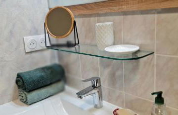 T2 55m² tout confort avec jardin. Cuisine et équipements neufs. Wifi TV parking - Photo 18