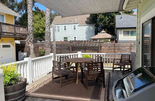 Sunlit Surf House 4BR Downtown Walk to beach - Foto 19