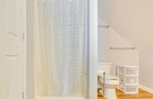 15 Mi to Raleigh Dog-Friendly Home with Fire Pit! - Foto 17