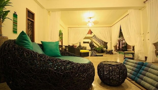 Coin salon dans le hall