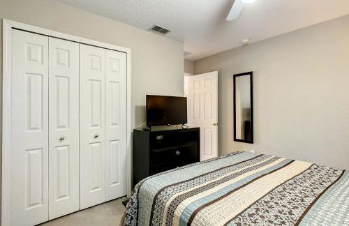 Extended Sun Deck with Private Pool in Gated Quiet Community - Foto 37