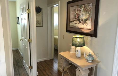 Anthony Beach - Seneca Lakefront Retreat w Covered Dock Lounge Area - Hot Tub & Fire Pit - Pets OK - Foto 4