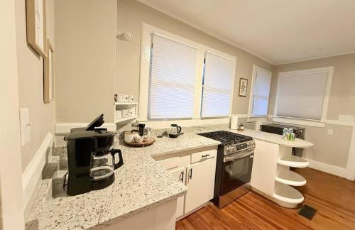 Cottontown Bungalow - Fast WiFi - Walk Downtown - Foto 7