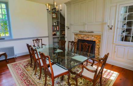 Vaux Hall Manor - 5BR Historic Farmhouse on Bay - Foto 17