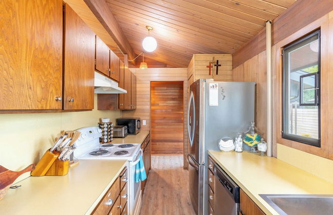 Oceanfront w/ Game Room, Fire Pit, Panoramic Views Angels Landing by Avantstay - Photo 7