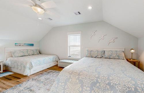 Stunning Beachfront Cargo Lift Sleeps 14 - Foto 26