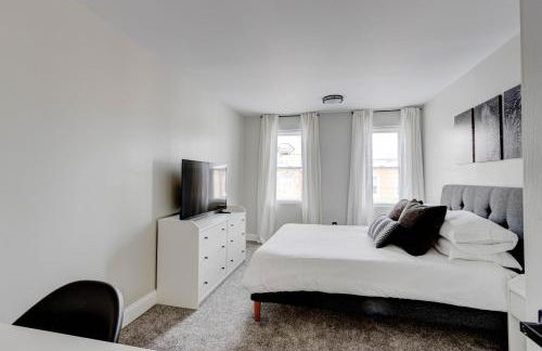 Elegant Urban Retreat - Walk To Patterson Park - Photo 12