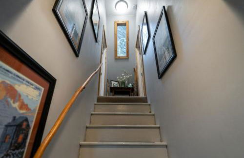 Secluded Forest Cabin with Hot Tub and Private Waterfall - Foto 26