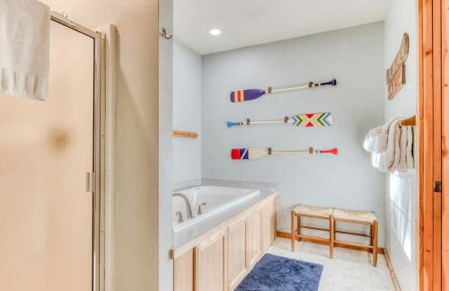 Lazy Bear Lodge · Spacious 6BR Lodge with Chef's Kitchen, Hot Tub, Golf Views and more - Foto 30