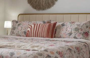 Hot Tub - Game Room - Chic & Spacious - Sleeps 10 - Foto 27