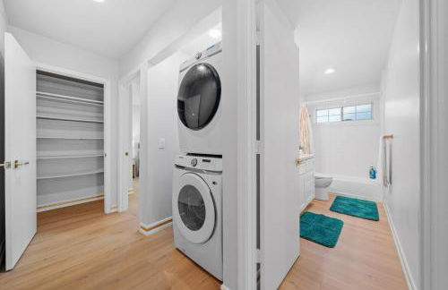 Entire Private Home with 4 Bedrooms 2 Bathrooms, Pool, View, 4 Parking, King Bed, Big Yard, Available Now - Foto 39