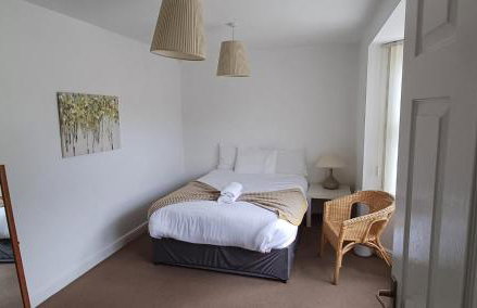 The Green House Durham Large Family & Contractor Stay Sleeps 12 with Ample Parking - Foto 1