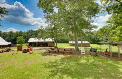 2 Mi to Lake Lineville Farmhouse with Fire Pit - Foto 23