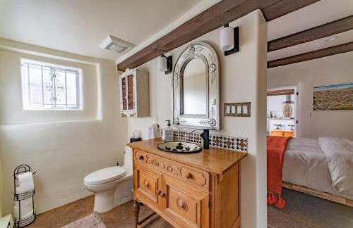 Historic Adobe Casita Downtown Specious 620 Sq Ft, King Bed and Patio - Foto 9