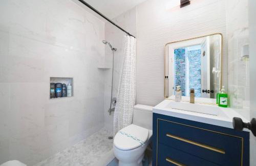 King Bed Mermaid suite - heart of Palm Beach, free parking included - Photo 8