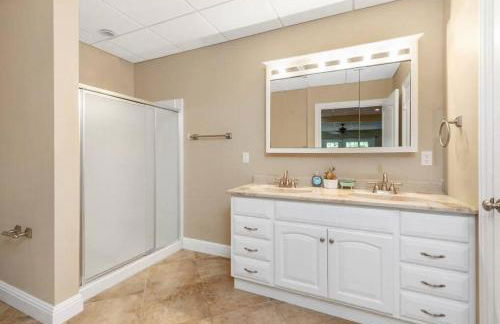 Lush Palace Has Power and Water, MTR Options - Foto 35