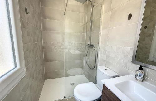 Maison Vue Pyrénées Centre ville - salle de jeux - Foto 14