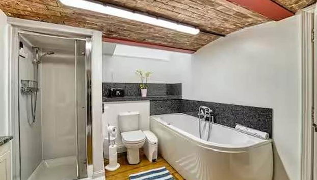 Host Stay The Basement on the Tything - Foto 3, Habitación