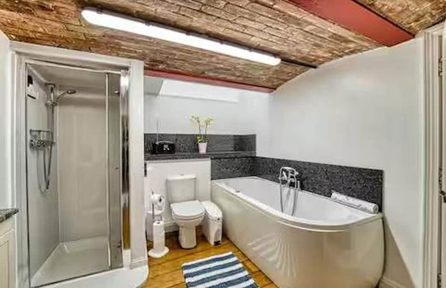 Host Stay The Basement on the Tything - Foto 3