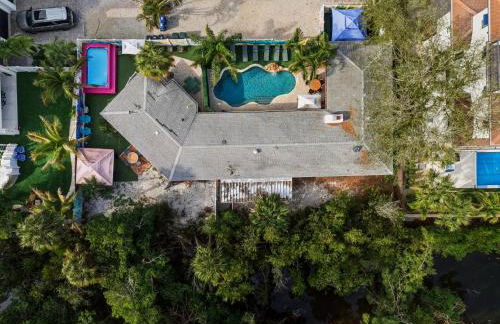 Trendy & Relaxing - Close to Beach - Pool - Hot Tub - Foto 42