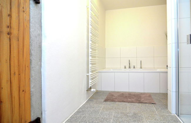 Sunny Holiday Home Near the Forest - Foto 18