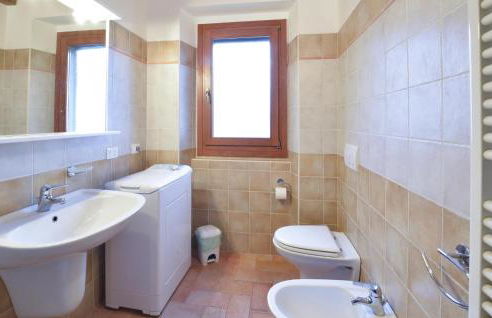 1 Bedroom Nice Apartment In Loiano - Photo 18