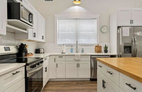 Secluded 3BR Cabin Lake Access & Resort Perks - Foto 5