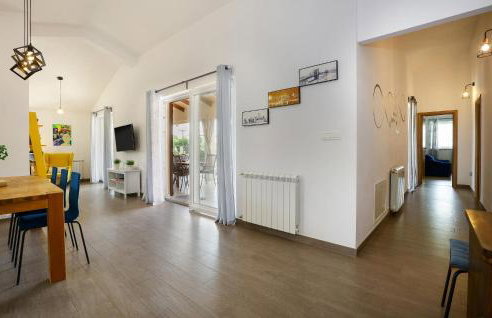 Beautiful Home In Kunj With Wifi - Photo 34