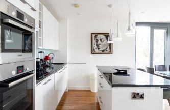 Modern, fully furnished apartment with ensuite, private balcony and elevator in Notting Hill - Foto 35