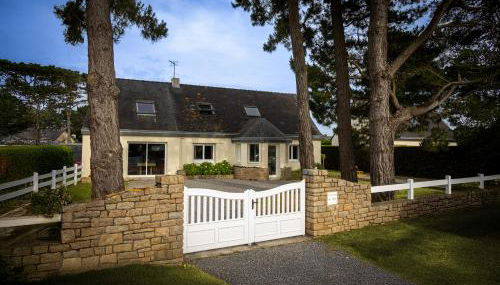 KerDesAmis - Tolles Ferienhaus in Strandnähe mit Sonnenterrasse, Boulebahn und großem Garten - Foto 2, Garden, Garden view, pet friendly