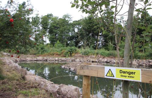 Serene Countryside Home with Manicured Gardens - Foto 42