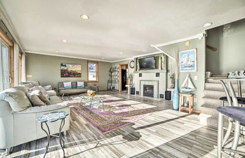 East Tawas Home with Patio, Lake Huron On-Site - Foto 6