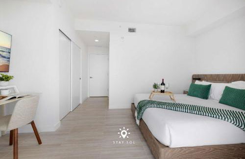 Chic 2BR Apartment Gym & Balcony Views - Foto 16