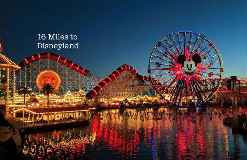 NEW Luxury Concrete Home Just Minutes from the Beach - Foto 50